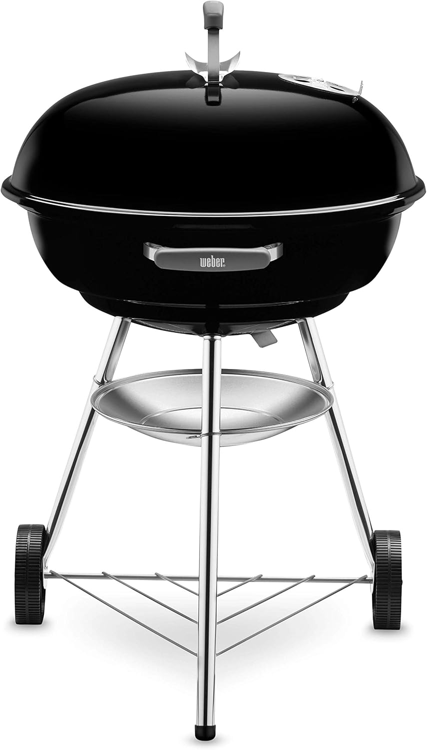 Barbecue con griglia e coperchio nero