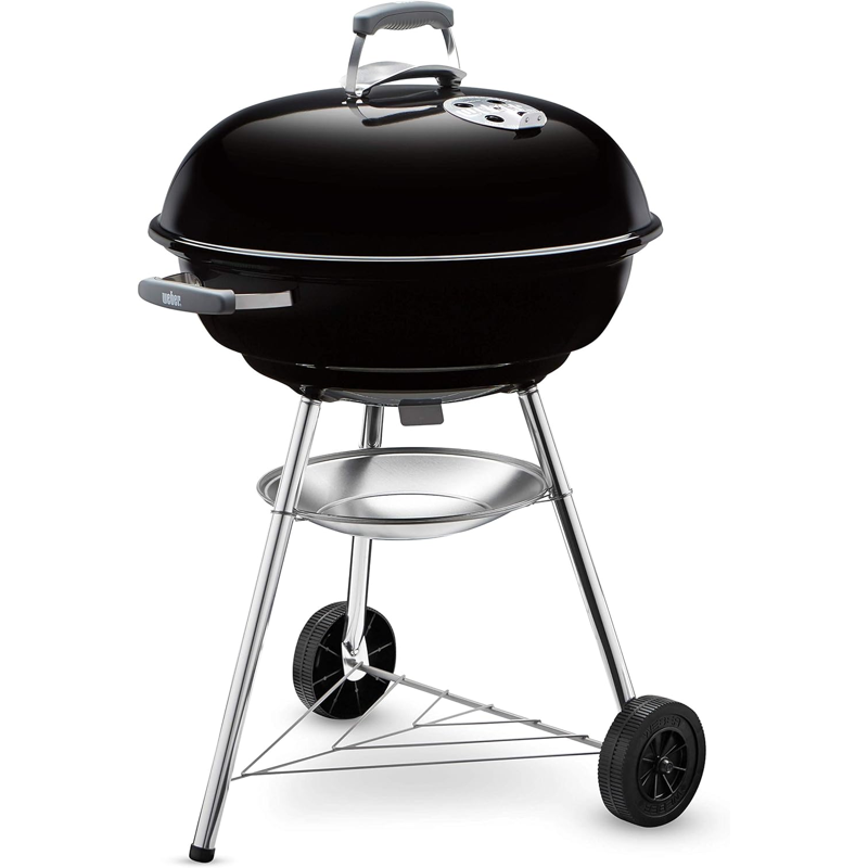 Barbecue con griglia e coperchio nero