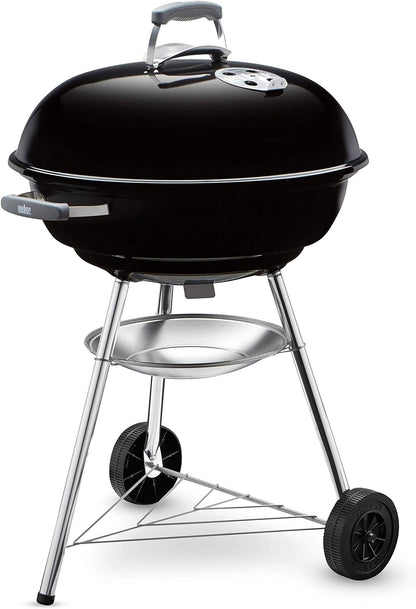 Barbecue con griglia e coperchio nero