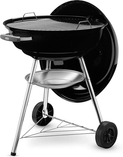 Barbecue con griglia e coperchio nero
